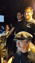 Das Technik-Team am Mischpult